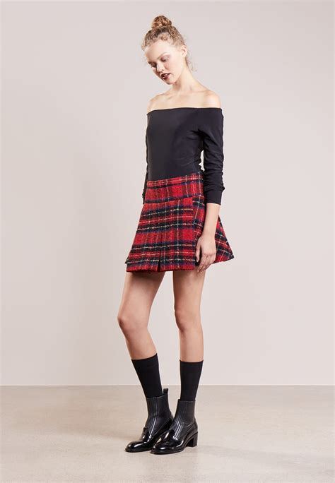 gonna corta scozzese burberry|La gonna kilt donna è la tendenza chic dell’Autunno Inverno 2024.